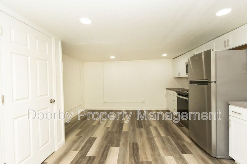 Building Photo - 5640 US-41