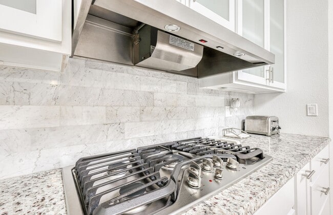 Building Photo - We have a beautiful home fully furnished with 3 bedroom-2 baths plus theater room (or a 4 bed room)