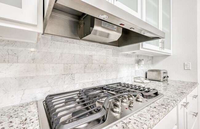 Building Photo - We have a beautiful home fully furnished with 4 bedroom-2 baths