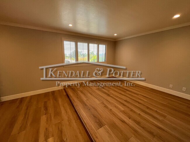 Building Photo - Beautifully Remodeled 4 Bed/2 Full Bath + ...