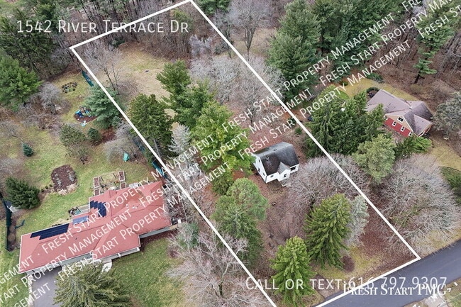 Building Photo - 1542 River Terrace