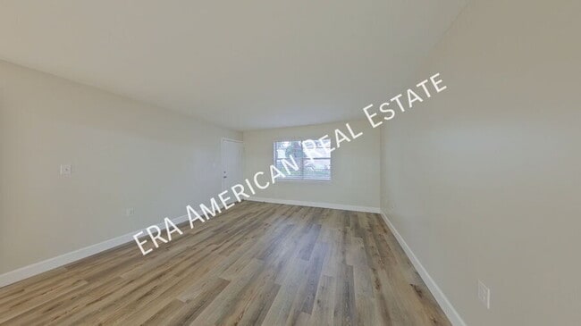 Building Photo - 613 Colonial Dr