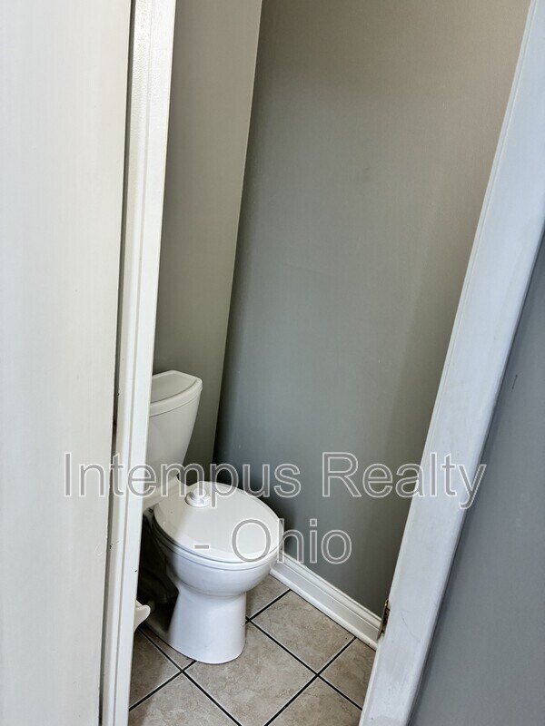 Building Photo - 21 King Arthur Ct