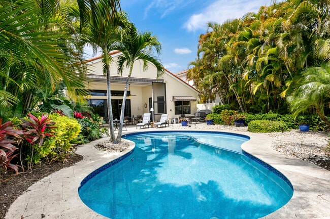 Building Photo - 6700 Fox Hollow Dr