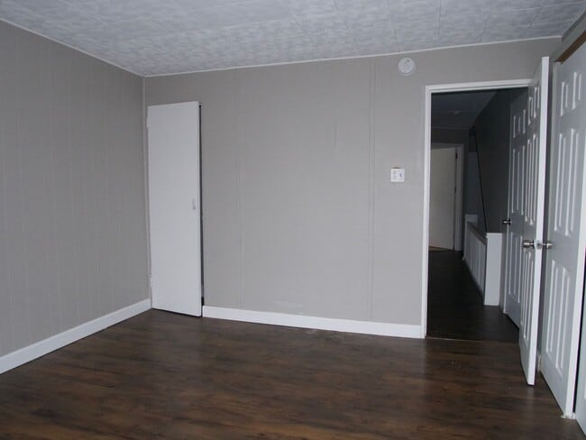 Building Photo - Spacious 4-Bedroom, 1- Bathroom Row home in Allentown – Section 8 Encouraged to Apply!