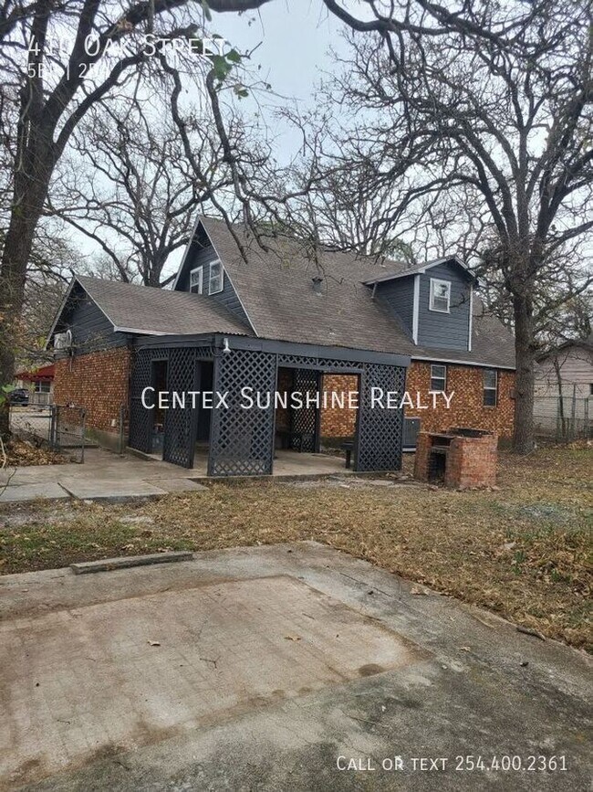 Building Photo - 410 Oak St