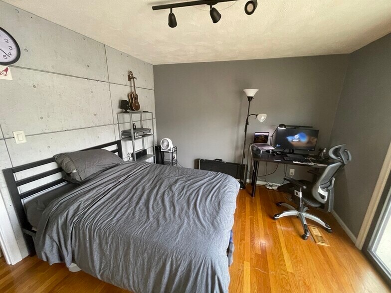 Building Photo - 141 Beaconsfield Rd