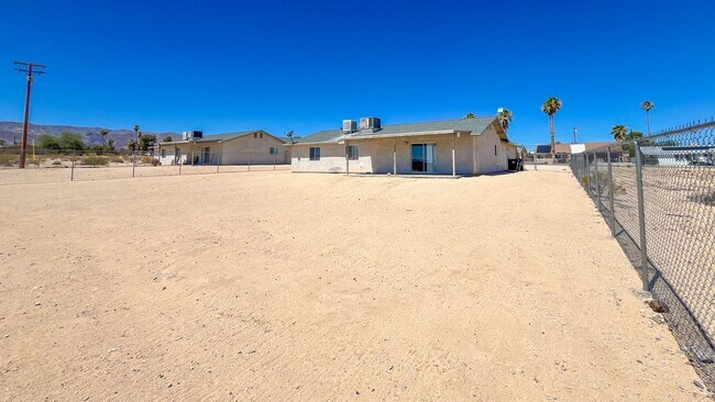 Building Photo - Cute 3 Bedroom 2 Bathroom Home