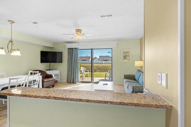 Building Photo - Seasonal Rental Available 9/11/2025-3/31/2...
