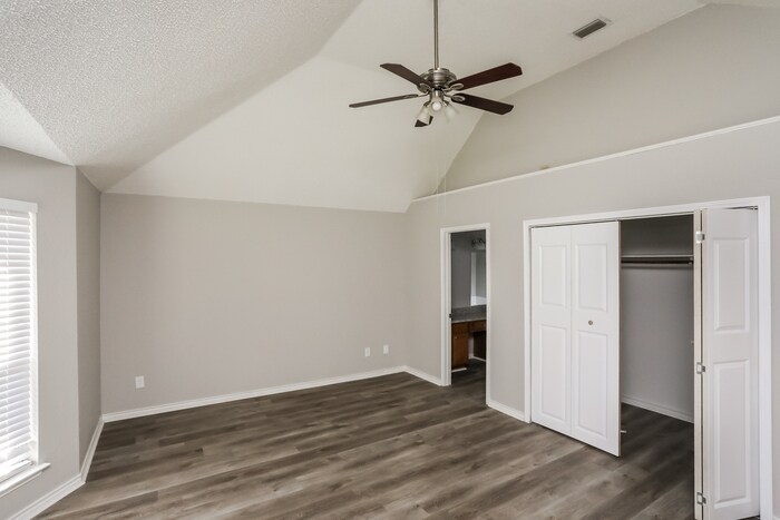 Building Photo - 819 Crooked Creek Ln