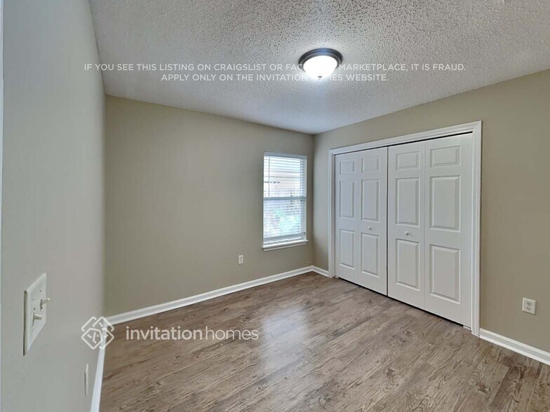 Building Photo - 1335 Ardmore St