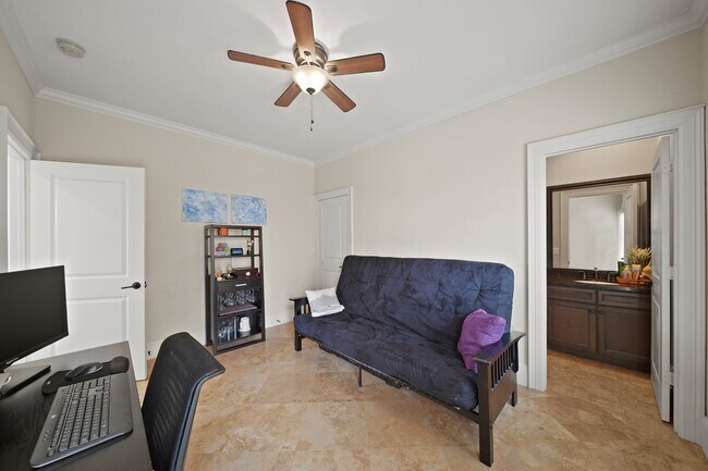 Building Photo - 3808 Center St