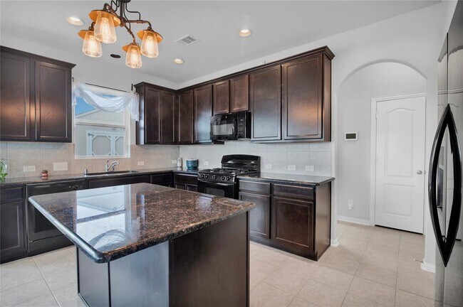 Building Photo - 2109 Ruby Dr