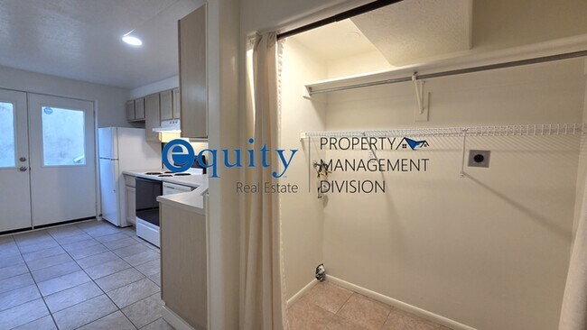 Building Photo - 11851 Poultry Dr