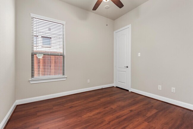 Building Photo - 4218 Davis Oak Dr