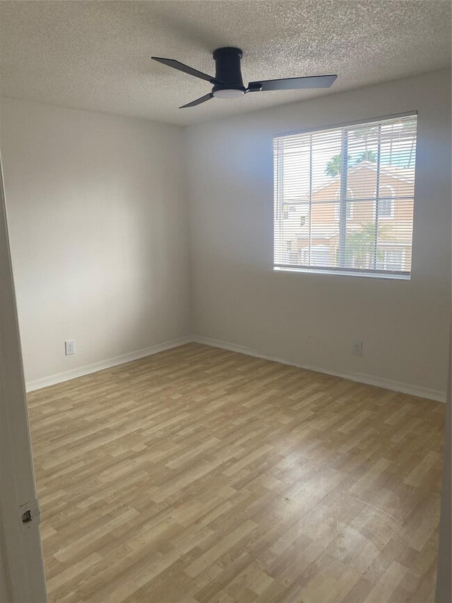 Building Photo - 3165 Vista Del Mar