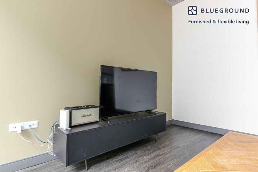 Building Photo - 60 E Randolph St