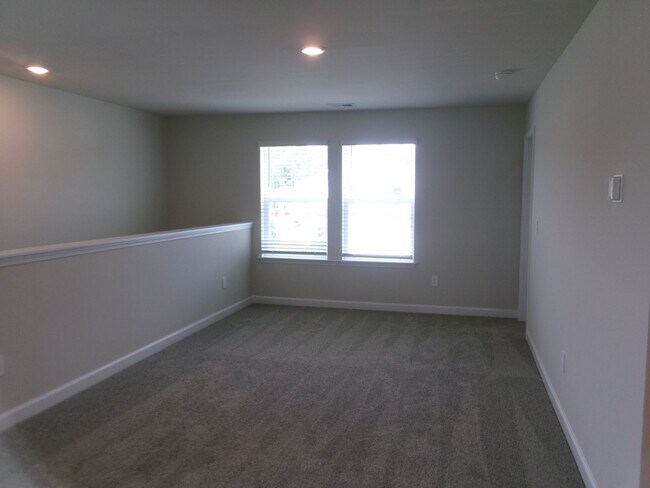 Building Photo - New 5 bedroom, 3 bath home in Clear Pond with pond view