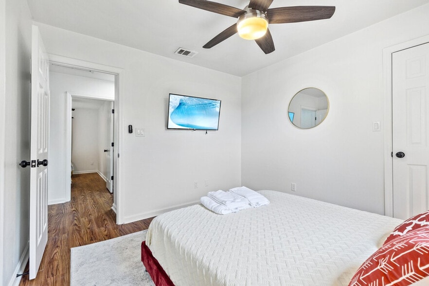 Building Photo - 1300 Nylic St