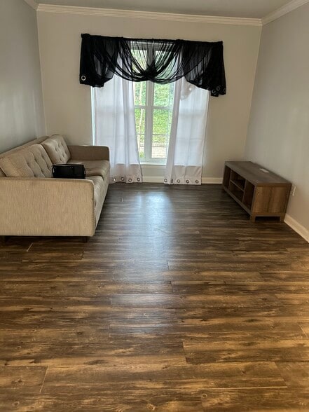 Building Photo - 2805 Northeast Expy