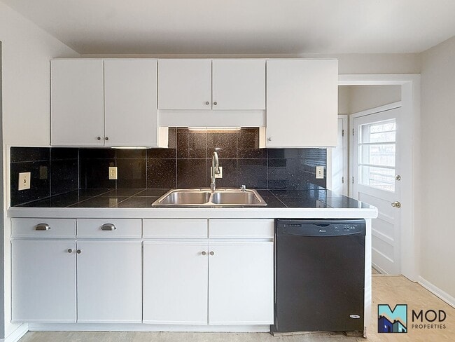 Building Photo - $0 DEPOSIT OPTION. CHARMING BRICK RANCH WITH FINISHED BASEMENT ON LARGE CORNER LOT NEAR DOWNTOWN ...