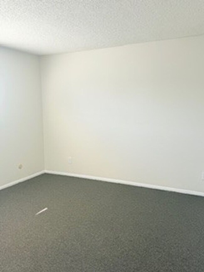 Building Photo - MOVE IN SPECIAL!!! $1,797 FOR THE FIRST FO...