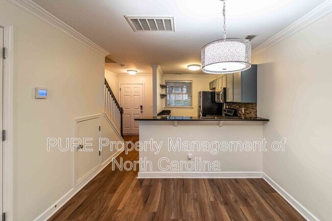 Building Photo - 1230 Green Oaks Ln