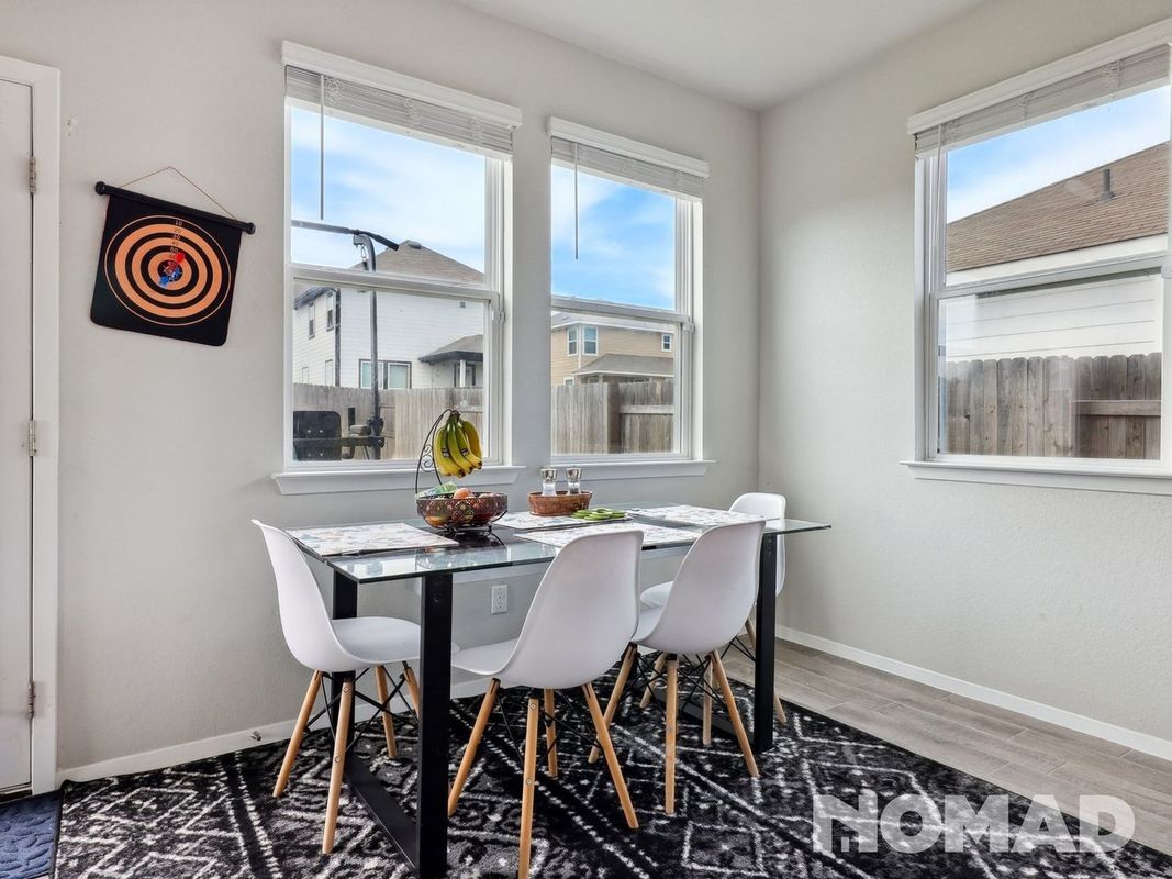 Building Photo - 101 Crescent St