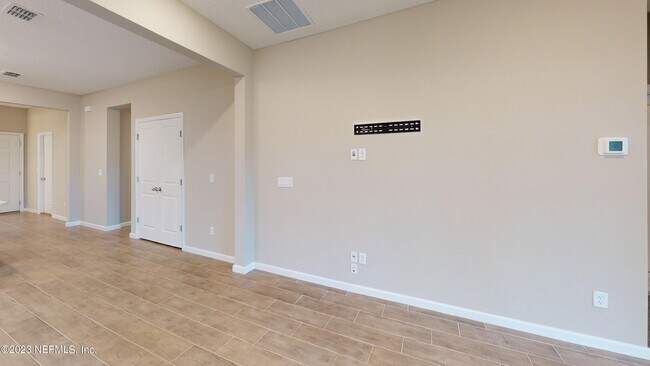 Building Photo - 3965 Cloverdale Ct