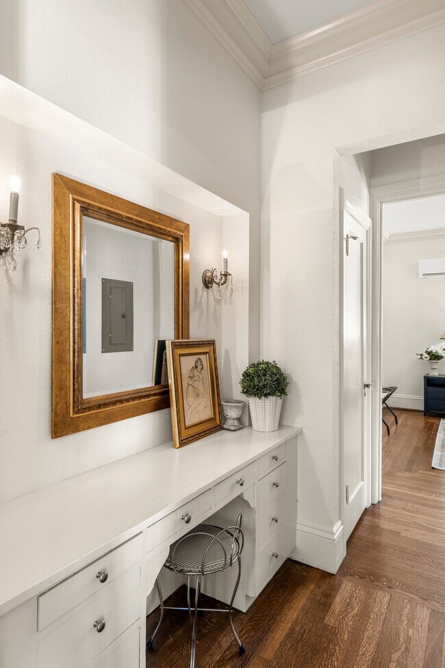 Building Photo - All-Utilities-Included Studio in Historic Bristol Manor | Pet Friendly