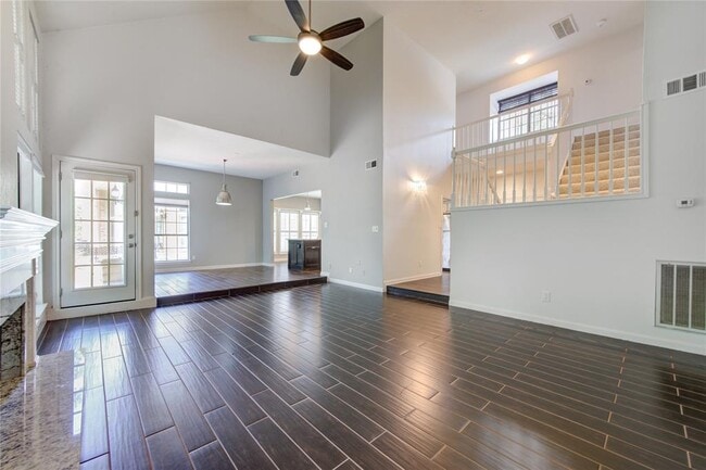 Building Photo - 25 Fairway Oaks Pl
