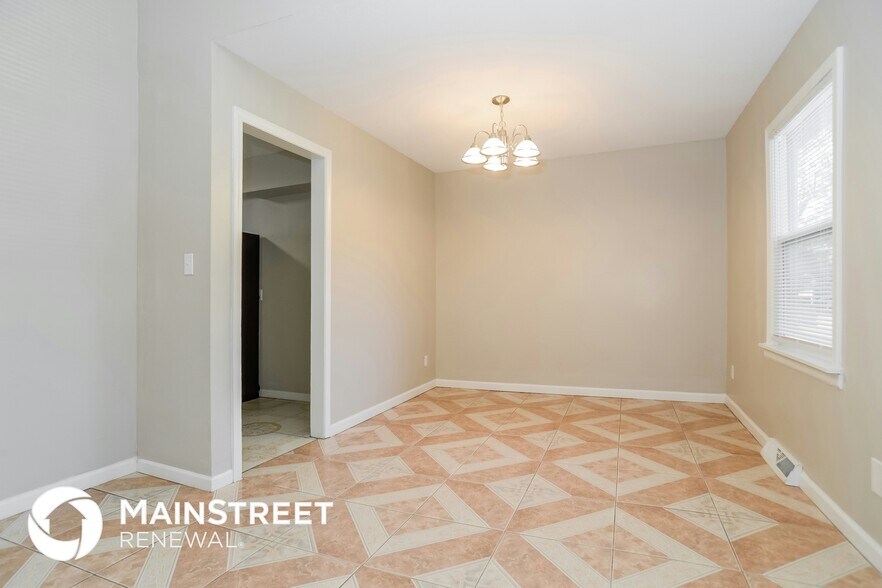 Building Photo - 2702 S Glenwood Ave