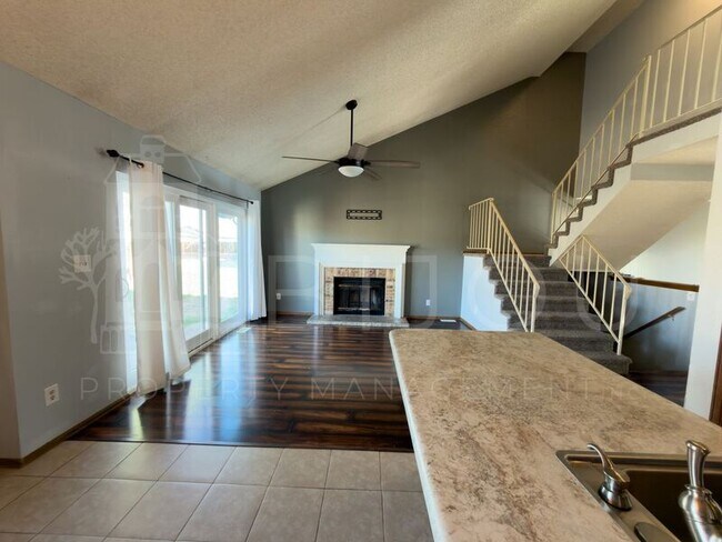 Building Photo - 2560 Clarendon Dr