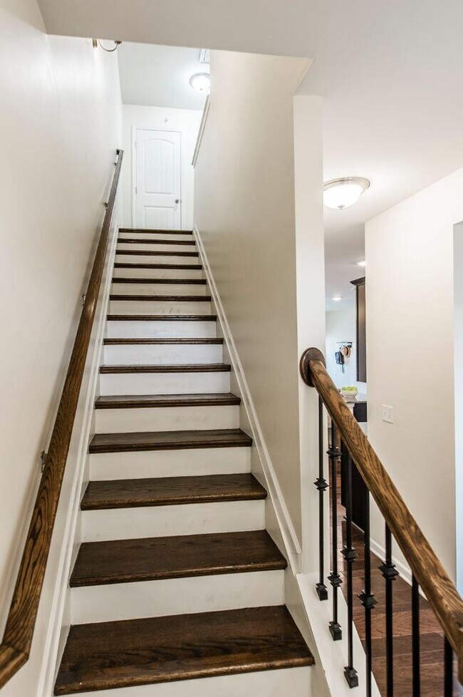 Building Photo - 342 Manor Row