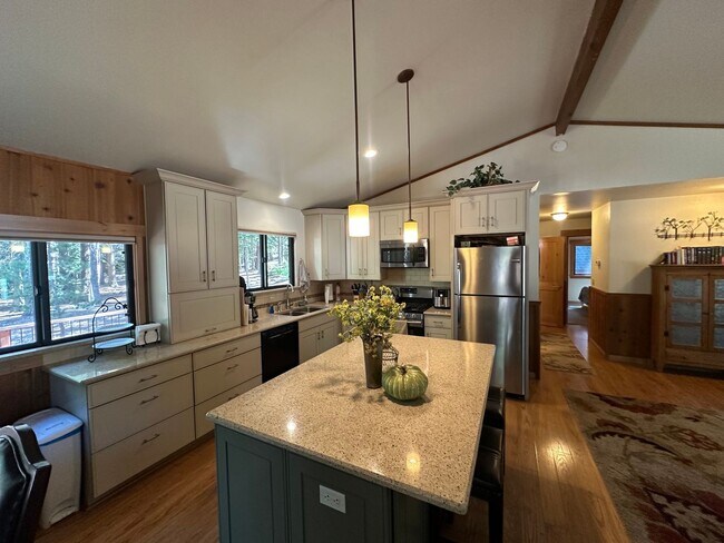 Building Photo - Welcoming 3 Bed Ski Lease in Tahoe Donner