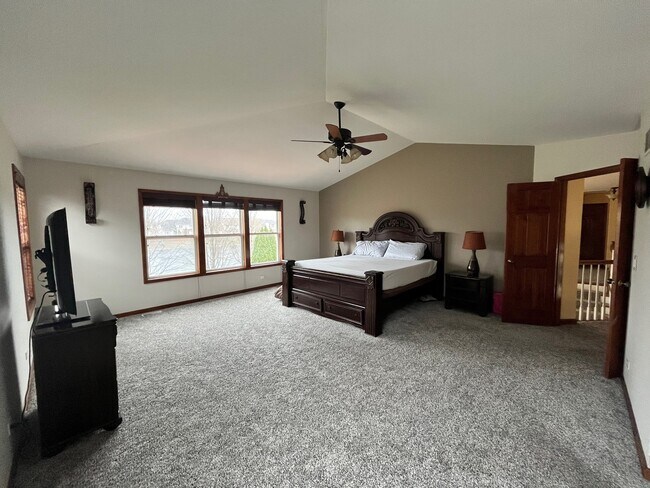 Building Photo - 2050 Rockland Dr