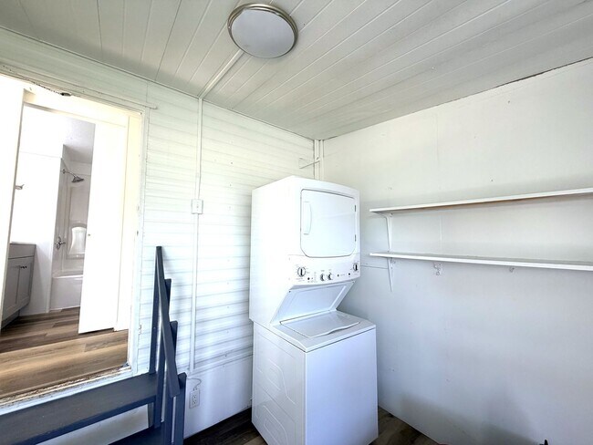 Building Photo - 102 Lantern Pl
