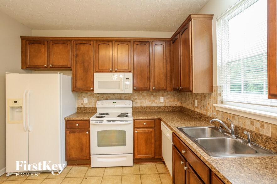 Building Photo - 13858 Ellsworth Ln