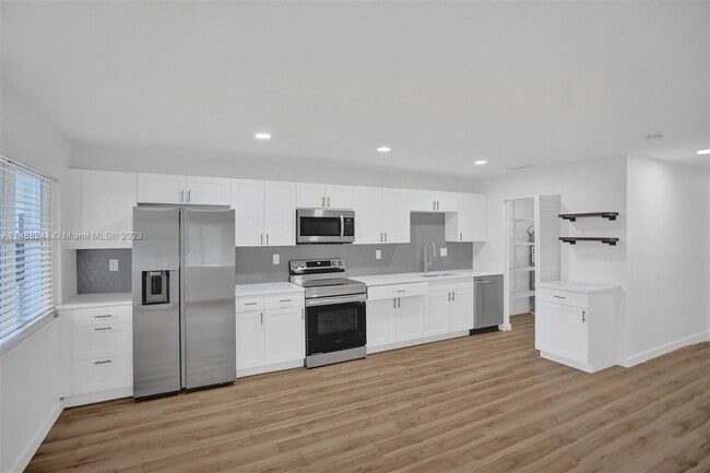 Building Photo - 932 Mandarin Is