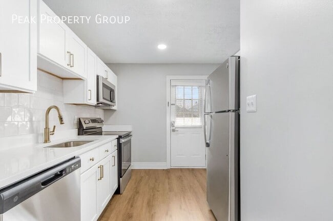 Building Photo - 419 E Mithoff St