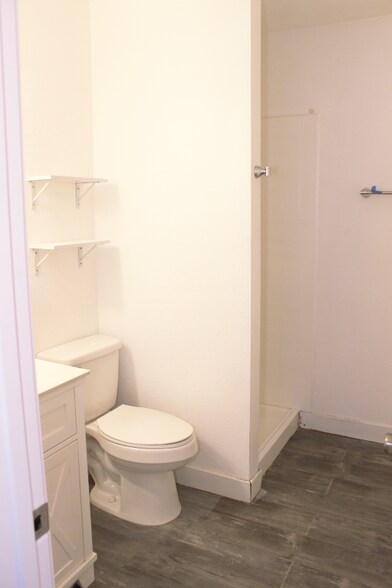 Building Photo - 202 Bruce Way