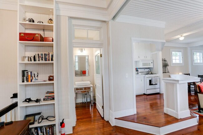 Building Photo - 916 Howard St