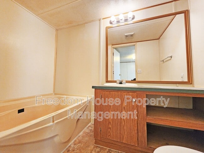 Building Photo - 3851 W Donner St