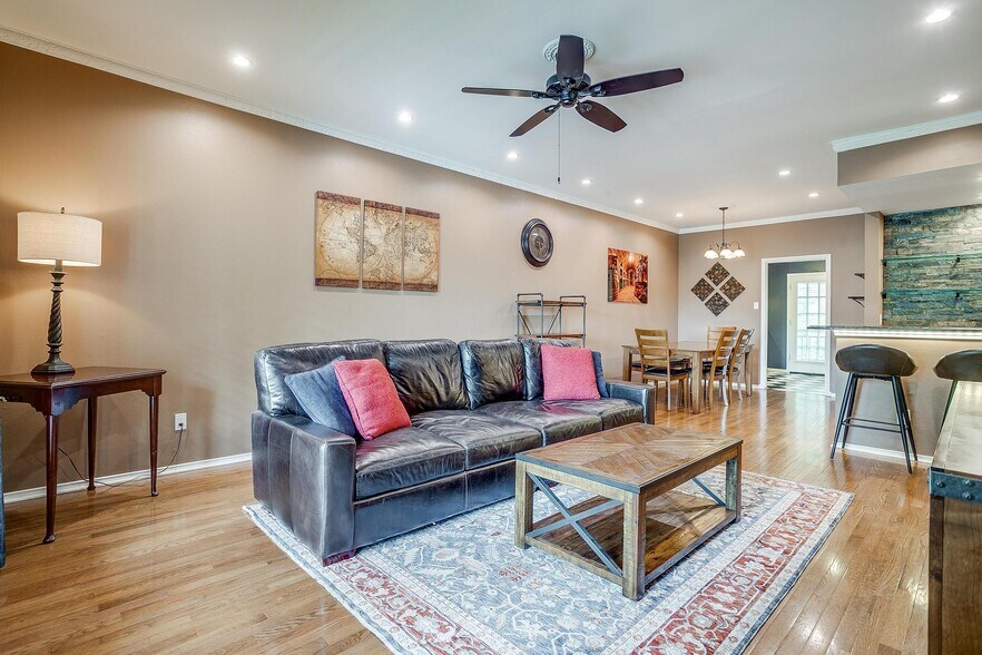 Building Photo - 4312 Bellaire Dr S