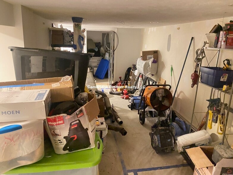 Building Photo - 221 Salem St