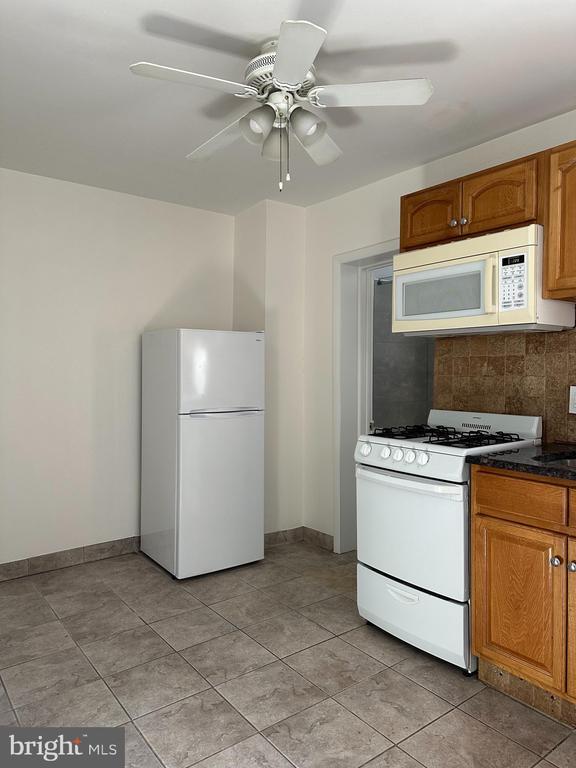 Building Photo - 1220 Pine St