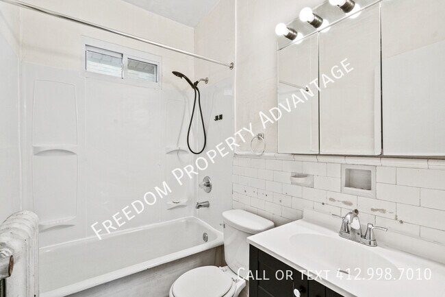 Building Photo - 2451 Wedgemere St