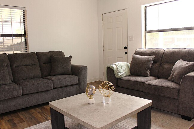 Building Photo - Lovely 3-bedroom 1 bath home for rent