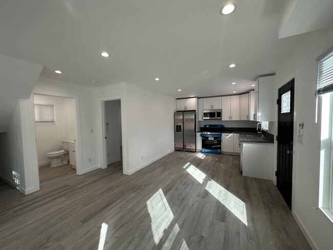 Building Photo - Stunning 3+2 ADU on a picturesque street in the sought-after Reseda neighborhood