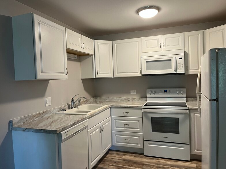 Updated kitchen - 650 S Alton Way